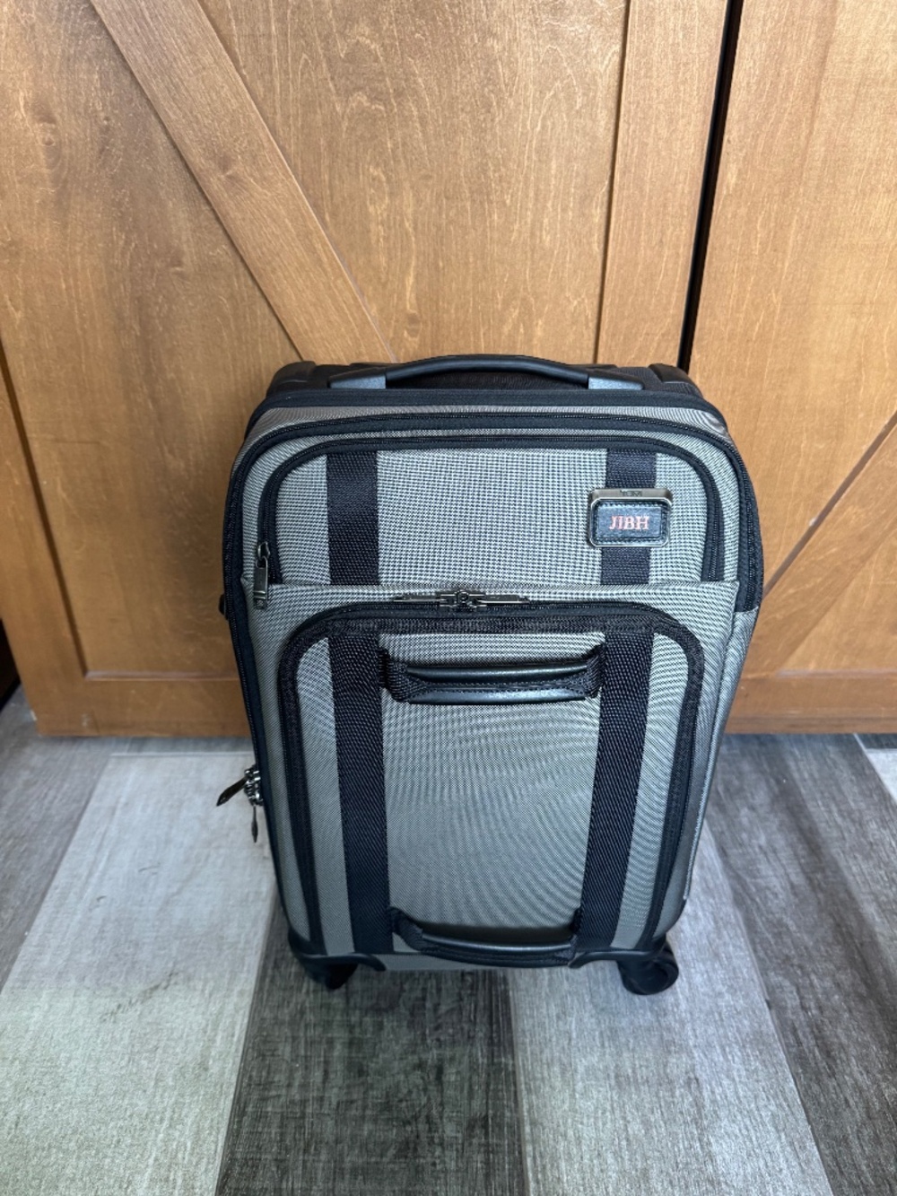 Tumi Merge International Front Lid 4 Wheeled Carry-On